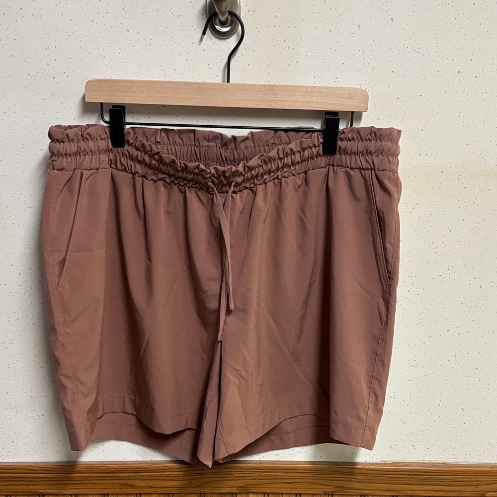 Mondetta - Women's Performace luxury Shorts - Size XL